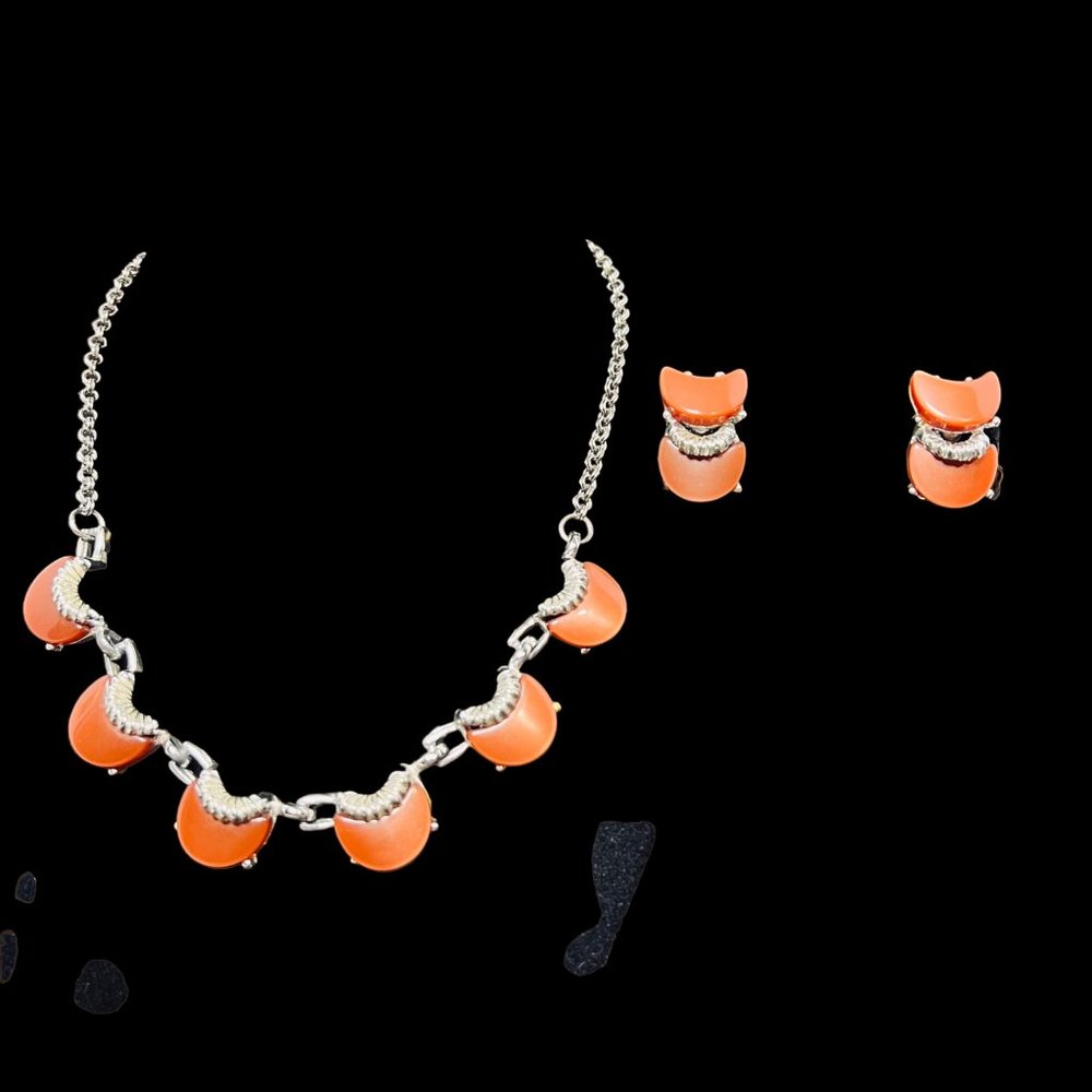 Silver Tone And Rust Thermoset Lucite Choker Necklace & Clip On Earrings (4994)
